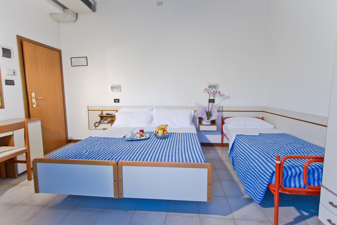 Hotel Montecarlo Rimini Ngoại thất bức ảnh