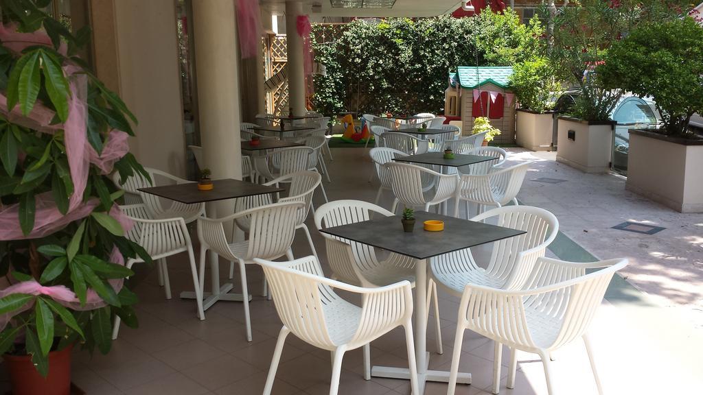 Hotel Montecarlo Rimini Ngoại thất bức ảnh